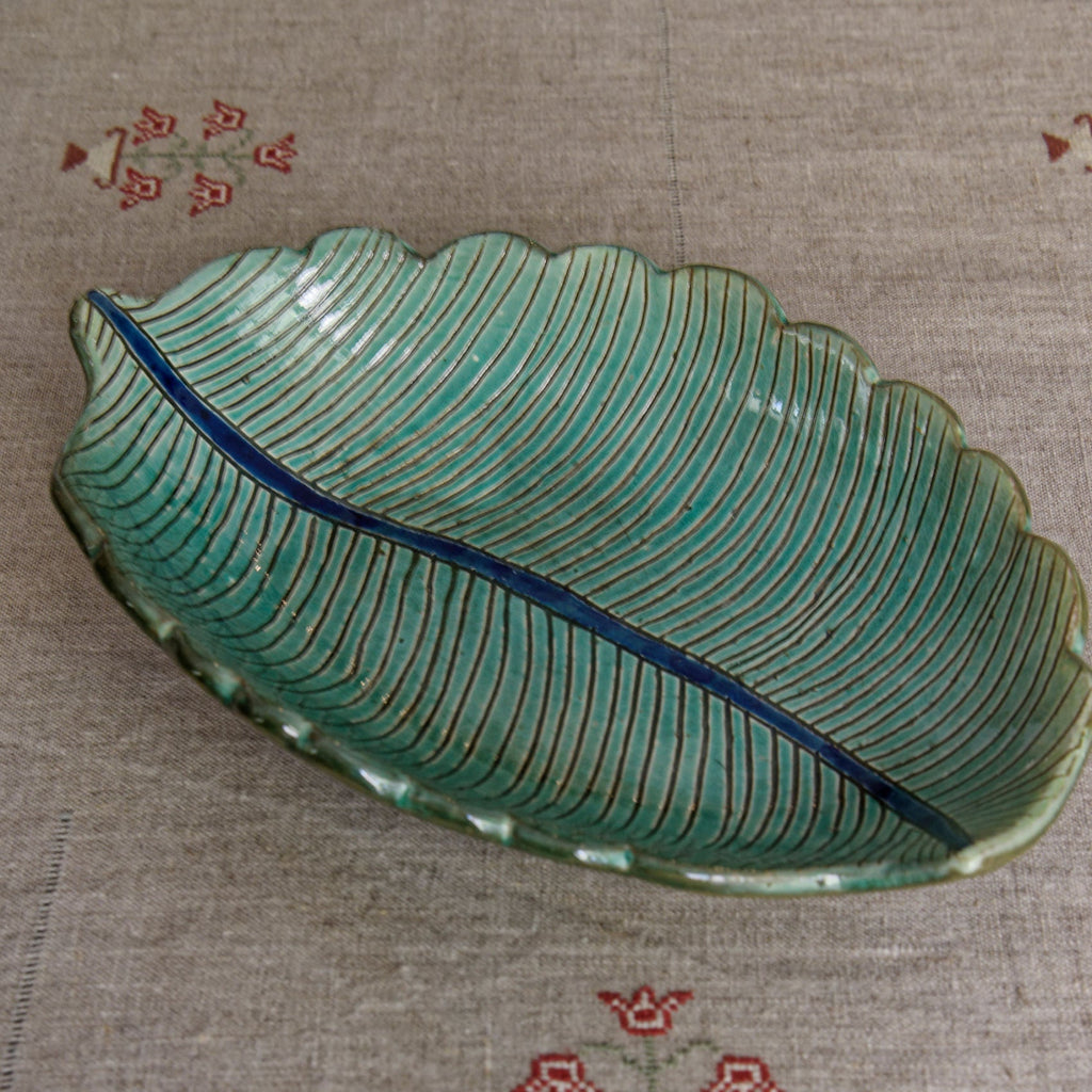 SCALLOPED LEAF PLATE - pottery